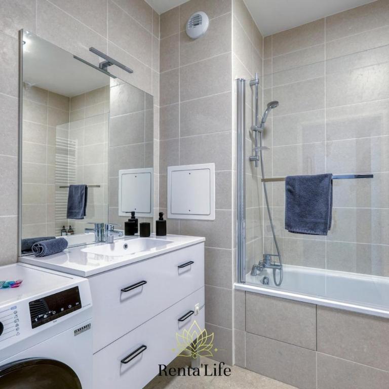 Serrissiens Navarre - 10min Disney - Two-Bedroom Apartment with Garden View - 12