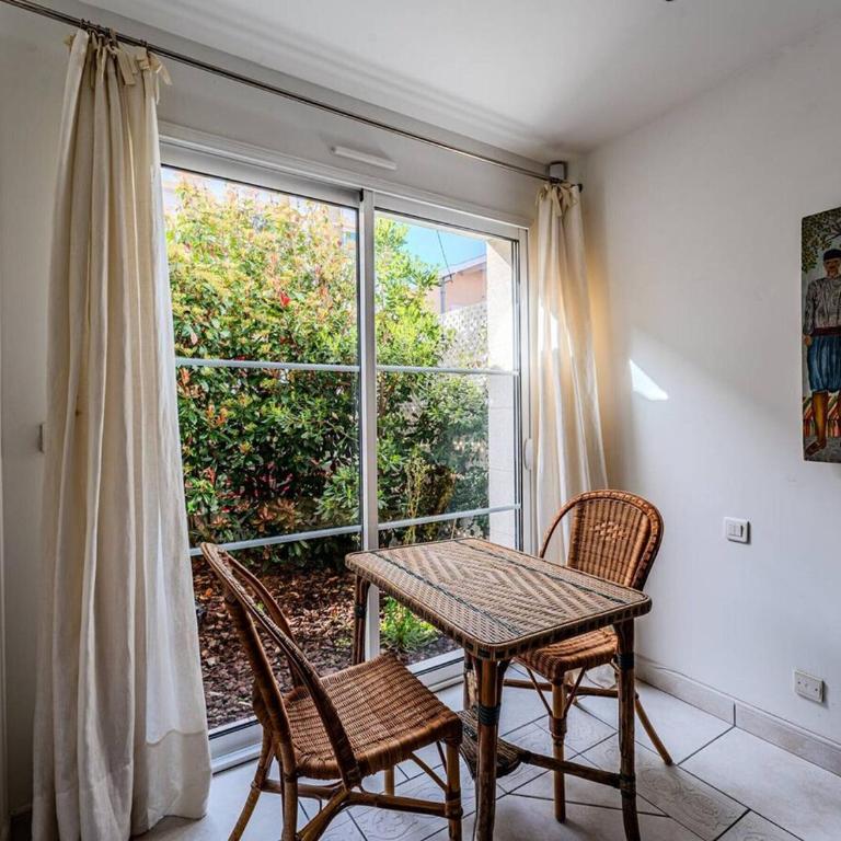 ARCACHON PROCHE CENTRE A 300 M DE LA PLAGE ET 800 M DU MARCHE 3 chambres - Three-Bedroom Villa - 2