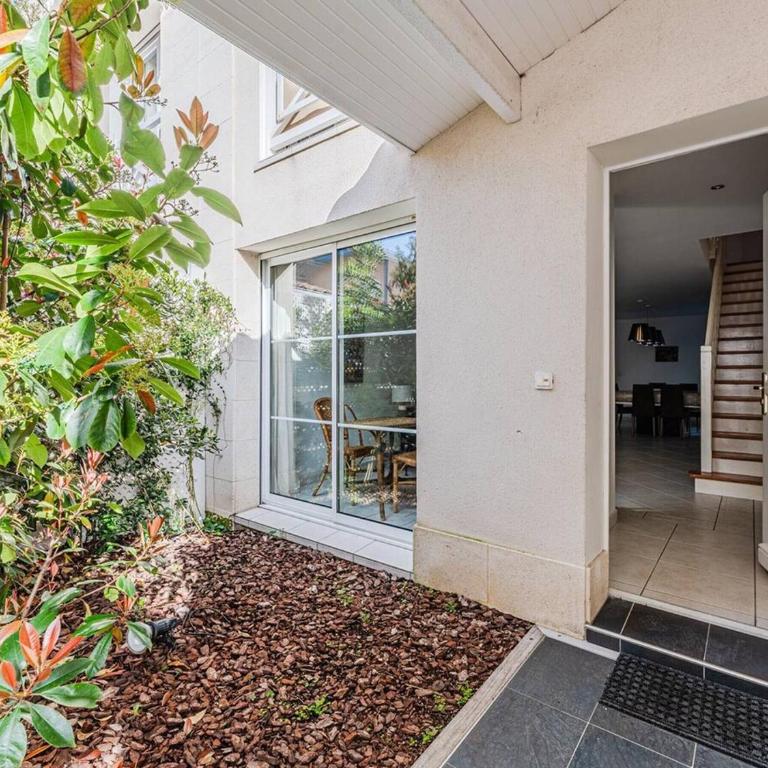 ARCACHON PROCHE CENTRE A 300 M DE LA PLAGE ET 800 M DU MARCHE 3 chambres - Three-Bedroom Villa - 4