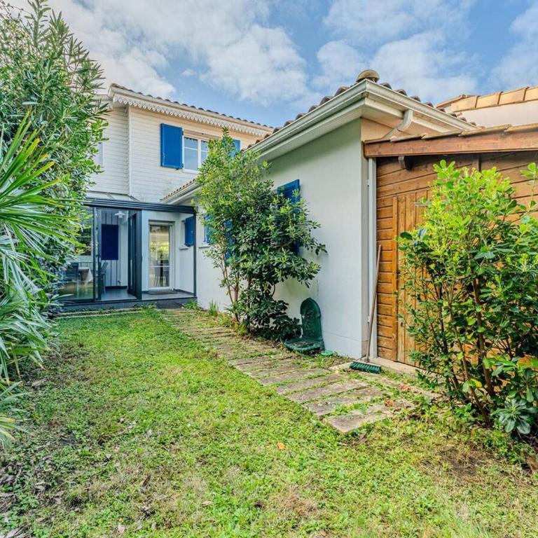 ARCACHON PROCHE CENTRE A 300 M DE LA PLAGE ET 800 M DU MARCHE 3 chambres - Three-Bedroom Villa - 1