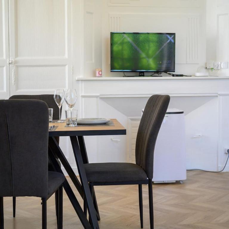 Frenchy - Quartier Historique - Wifi - Climatisé - Appartement 2 Chambres avec Vue - 25