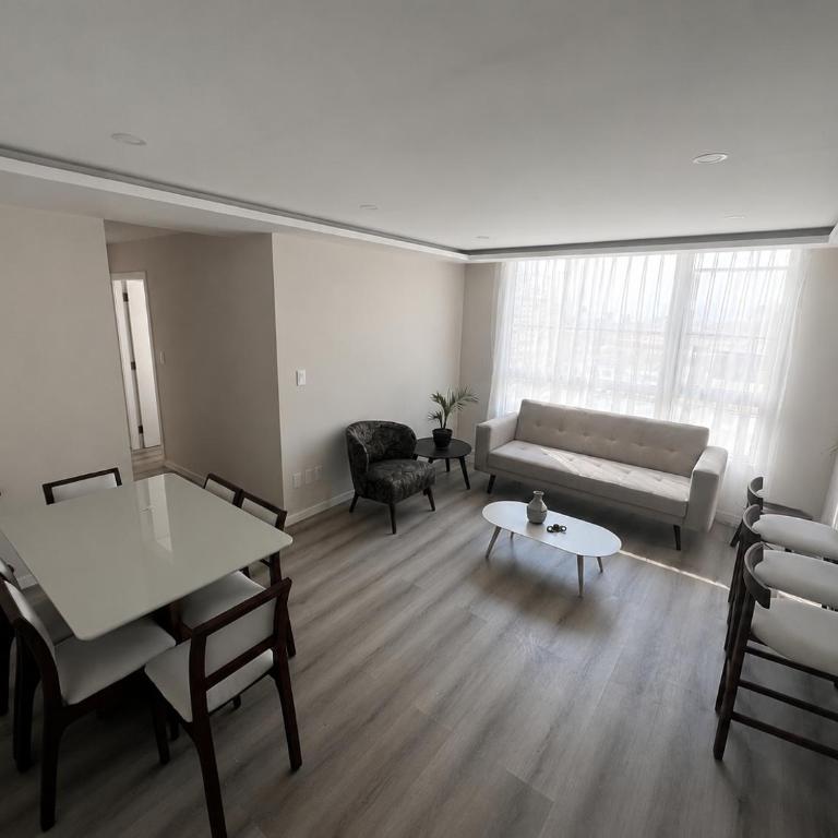 Penthouse nuevo de 2 dormitorios en una excelente ubicación - Two-Bedroom Apartment with City View - 1