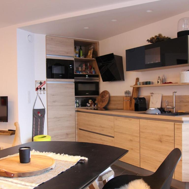 Résidence Eterlous - VAL THORENS location: appartement exceptionnel de 55 m2 dans le centre, rénovation haut de gamme MAE-9026 - Apartment - 4