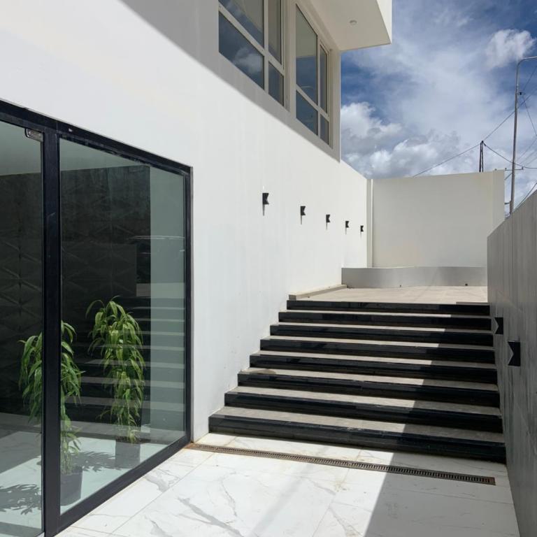 Penthouse nuevo de 2 dormitorios en una excelente ubicación - Two-Bedroom Apartment with City View - 4