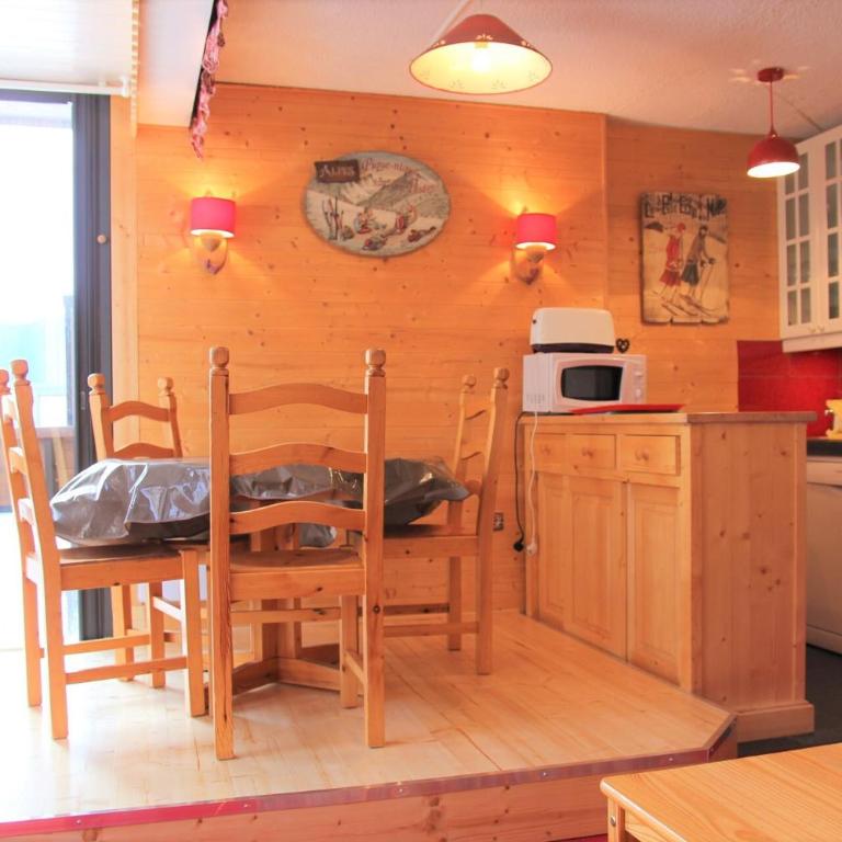 Résidence Roc De Peclet 2 - VAL THORENS location: Studio chaleureux avec une cabine dans un quartier calme MAE-9051 - Studio - 6