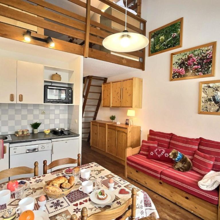 Résidence Le Chantelouve - Studio cabine avec mezzanine pour 5 personnes à Val d'Isère à 300m du centre du village et 450m des pistes MAE-1805 - Appartement - 1