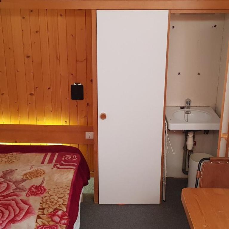 Résidence Lauzieres - Appartement 2 pièces pour 7 personnes skis aux pieds et proche des commerces dans le village du Charvet à Arc 1800 MAE-1876 - Appartement - 7