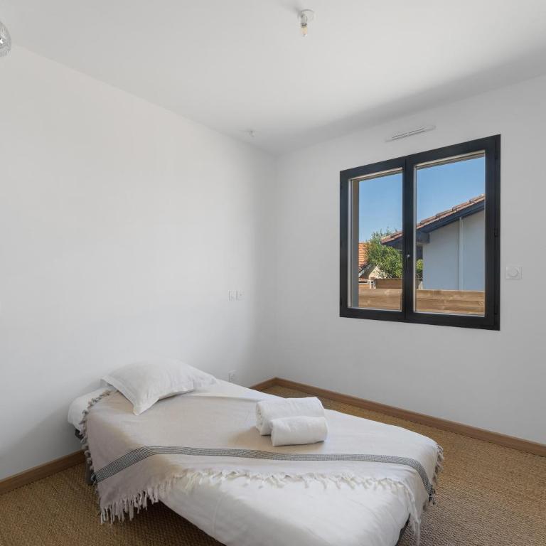 Les chambres Laross - Chambre Triple - Vue sur Jardin - 12