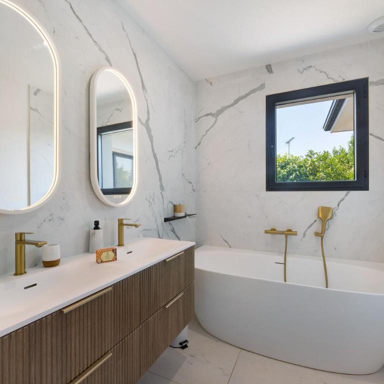 Les chambres Laross - Chambre Triple - Vue sur Jardin - 7
