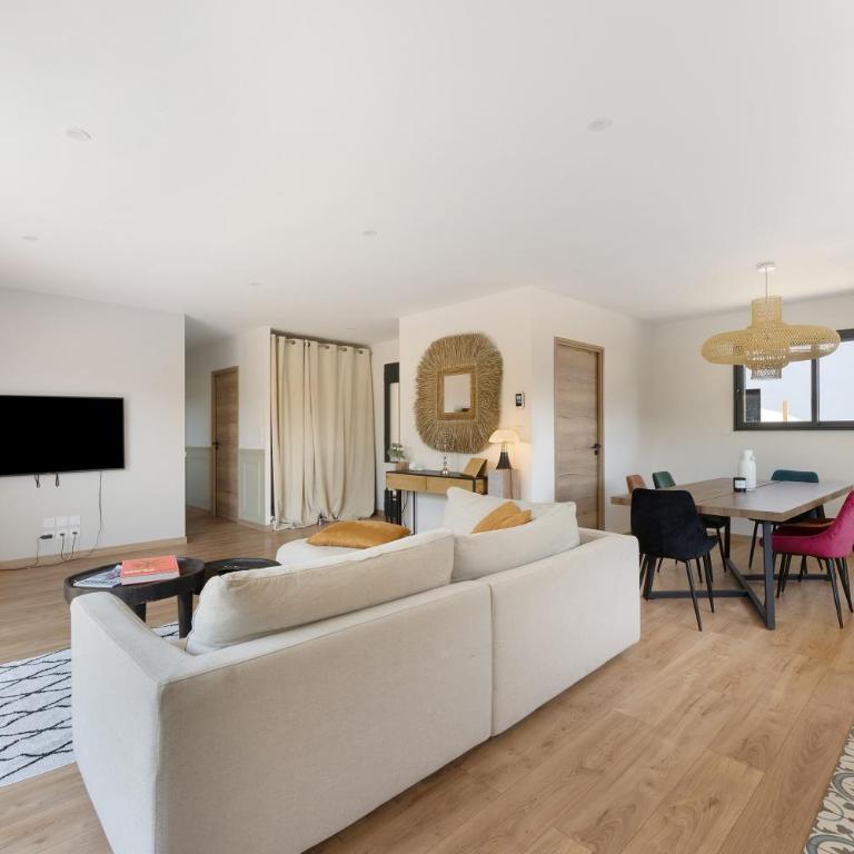 Les chambres Laross - Chambre Triple - Vue sur Jardin - 8