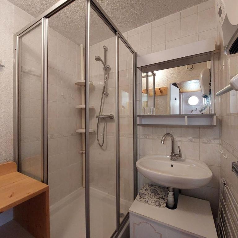 Résidence Tournavelles - Bel appartement 2 pièces 5 personnes au pied des pistes et des commerces, proche de l'ESF et de la garderie dans le village des MAE-2068 - Appartement - 10