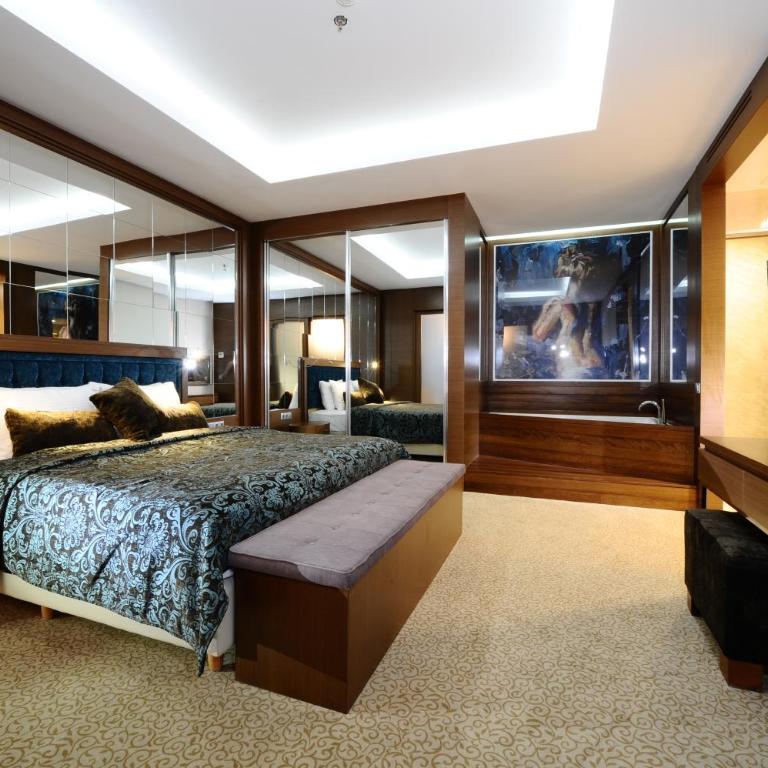 Ramada by Wyndham Podgorica - King Suite - 5