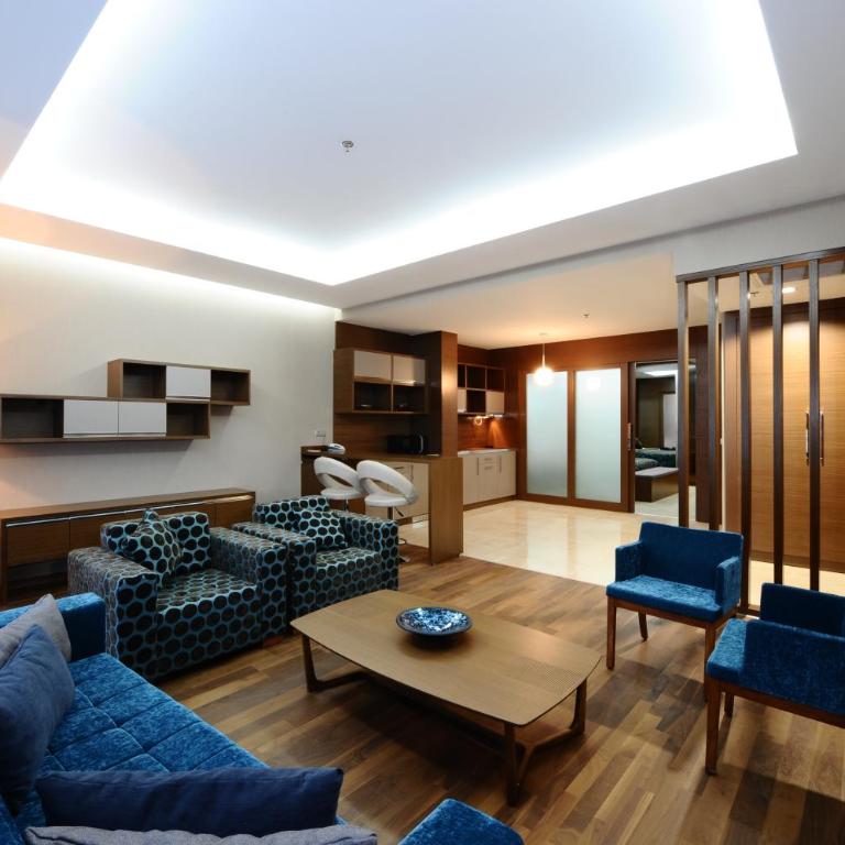 Ramada by Wyndham Podgorica - King Suite - 6