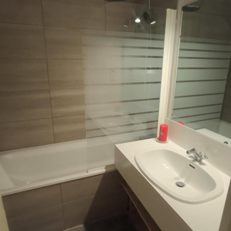 STUDIO Meublé Résidence L'oustal 1650 - Apartamento Estudio con balcón - 2