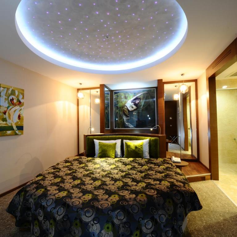 Ramada by Wyndham Podgorica - King Suite - 10