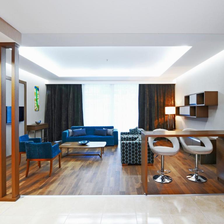 Ramada by Wyndham Podgorica - King Suite - 13