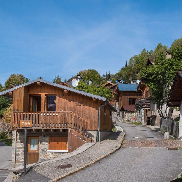 Chalet 4 chambres, proche pistes, parking, pour 8 personnes - Four-Bedroom Apartment - 16