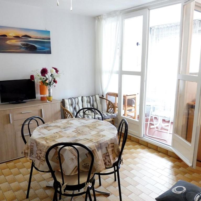 GENOIS Joli studio cabine Mt St Martin proche port Cap d'Agde - Standard Apartment - 3