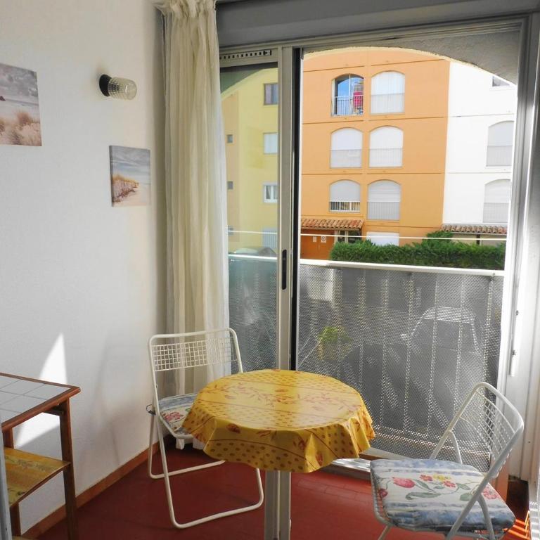 GENOIS Joli studio cabine Mt St Martin proche port Cap d'Agde - Standard Apartment - 8