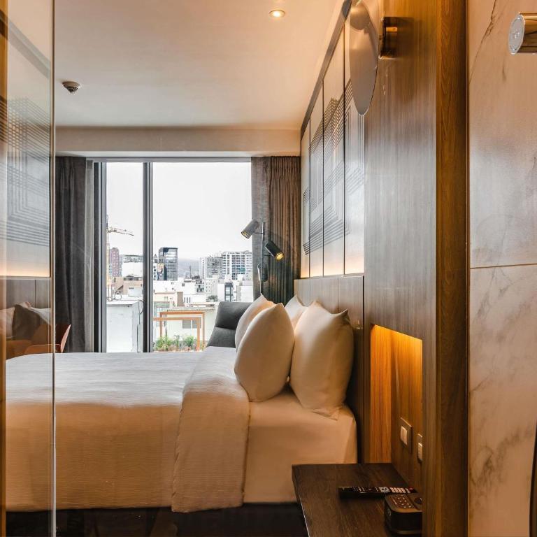 Pullman Lima Miraflores - Habitación Superior con cama extragrande - 8