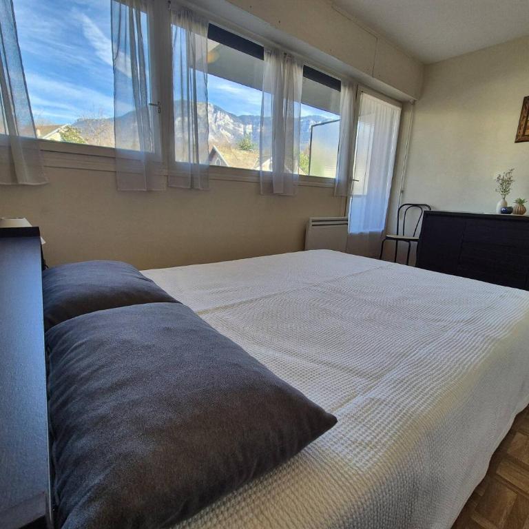 Résidence Saint Christophe - Logement traversant, agréable et lumineux à 2 pas de la cure ! MAE-7244 - Appartement - 5