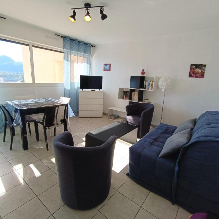 Résidence Saint Christophe - Logement traversant, agréable et lumineux à 2 pas de la cure ! MAE-7244 - Appartement - 8
