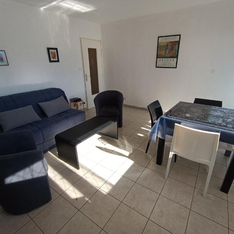 Résidence Saint Christophe - Logement traversant, agréable et lumineux à 2 pas de la cure ! MAE-7244 - Appartement - 11