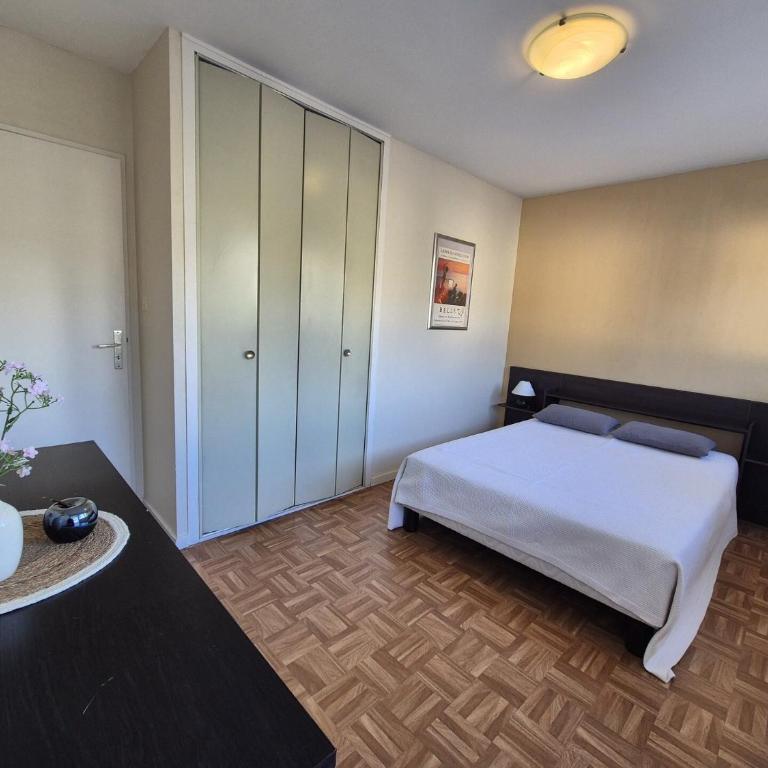 Résidence Saint Christophe - Logement traversant, agréable et lumineux à 2 pas de la cure ! MAE-7244 - Appartement - 13