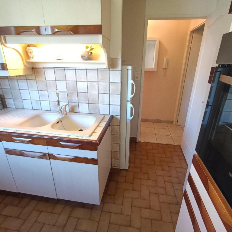 Résidence Saint Christophe - Logement traversant, agréable et lumineux à 2 pas de la cure ! MAE-7244 - Appartement - 15