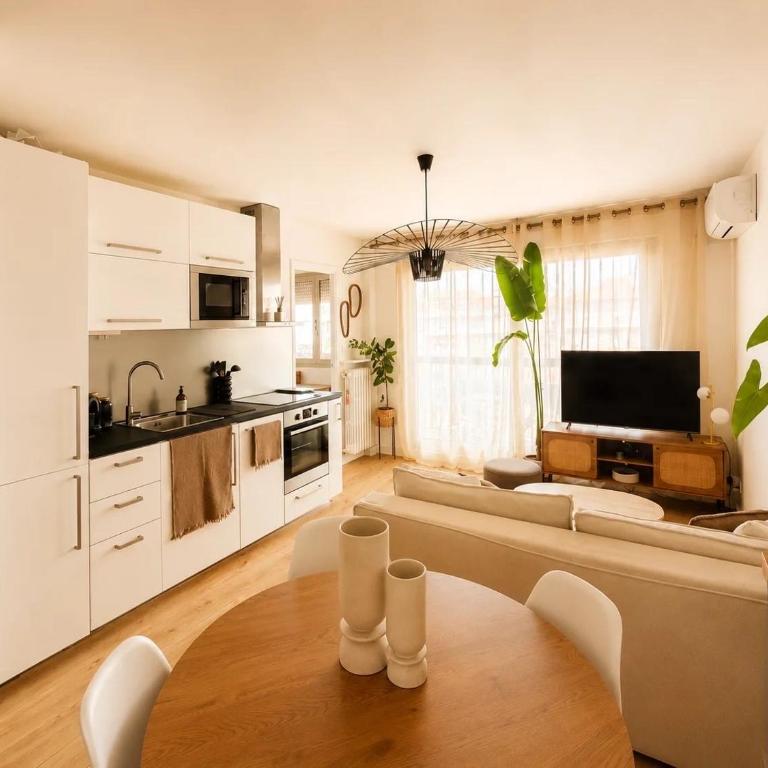 Deux pièces au port de Nice - Appartement 2 Chambres - 1