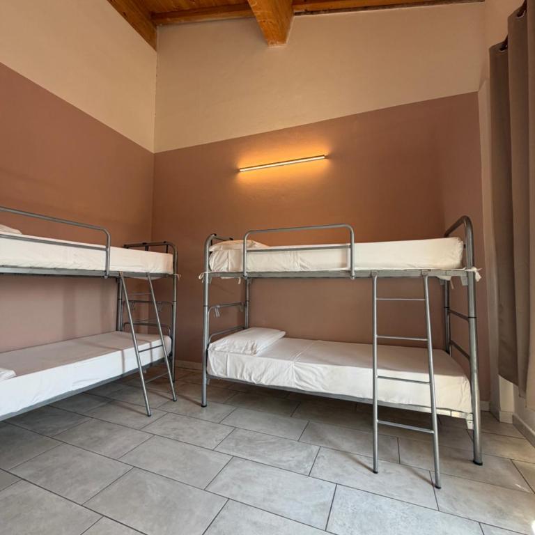 Ostello La Salana - Posto Letto in Dormitorio Femminile per 4 Persone - 1