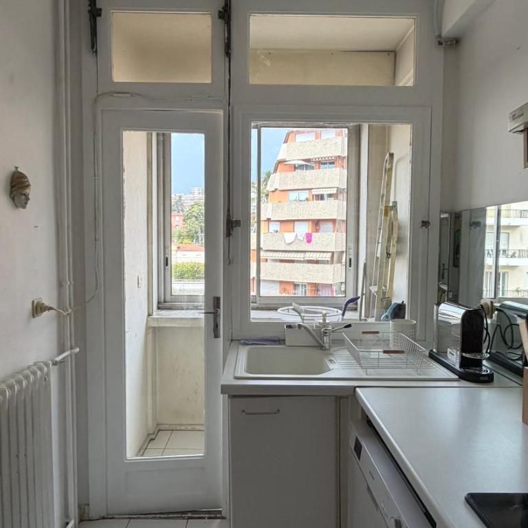 Sea view, Promenade des Anglais, 180 degree balcony, 4 people - Appartement 2 Chambres - 36