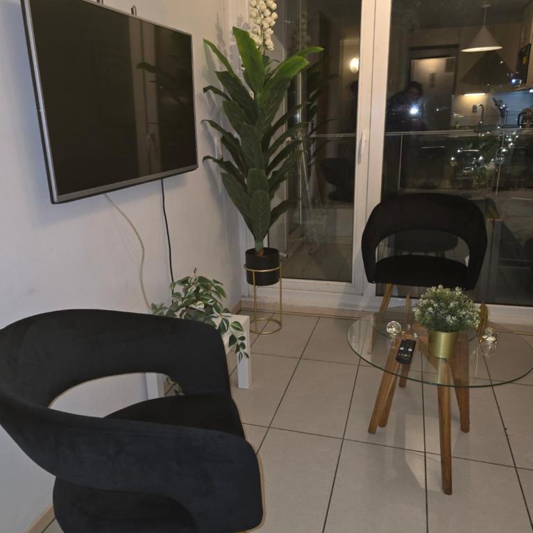 Departamento excelente ubicacion mas parking y calefaccion - One-Bedroom Apartment - 2
