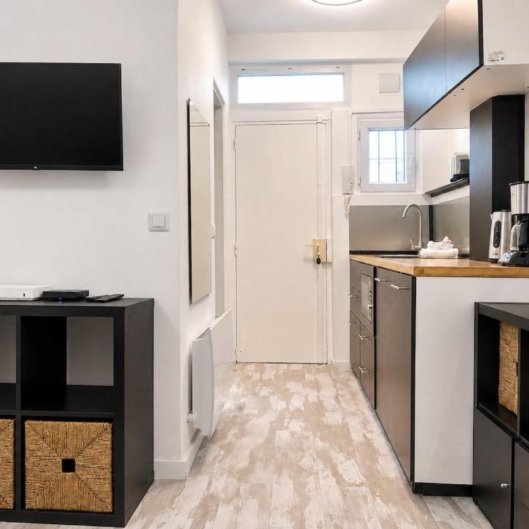 Central and Cozy Studio - Near the Arc de Triomphe - Appartement - 5