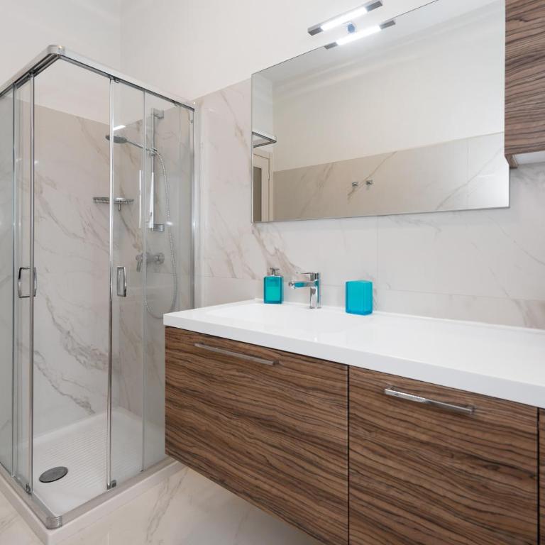 Dimore Verona - Two-Bedroom Apartment with Balcony - Dimora Valle 1 - Vicoletto Valle 3 - 2