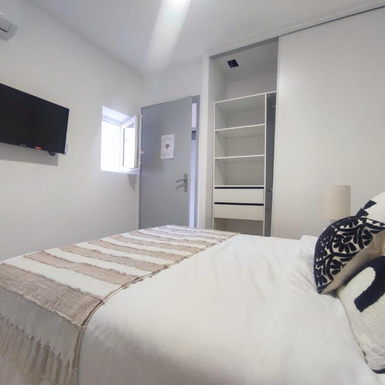 Chambre d hôte au cœur de Narbonne - Chambre Double avec Salle de Bains Privative - 7