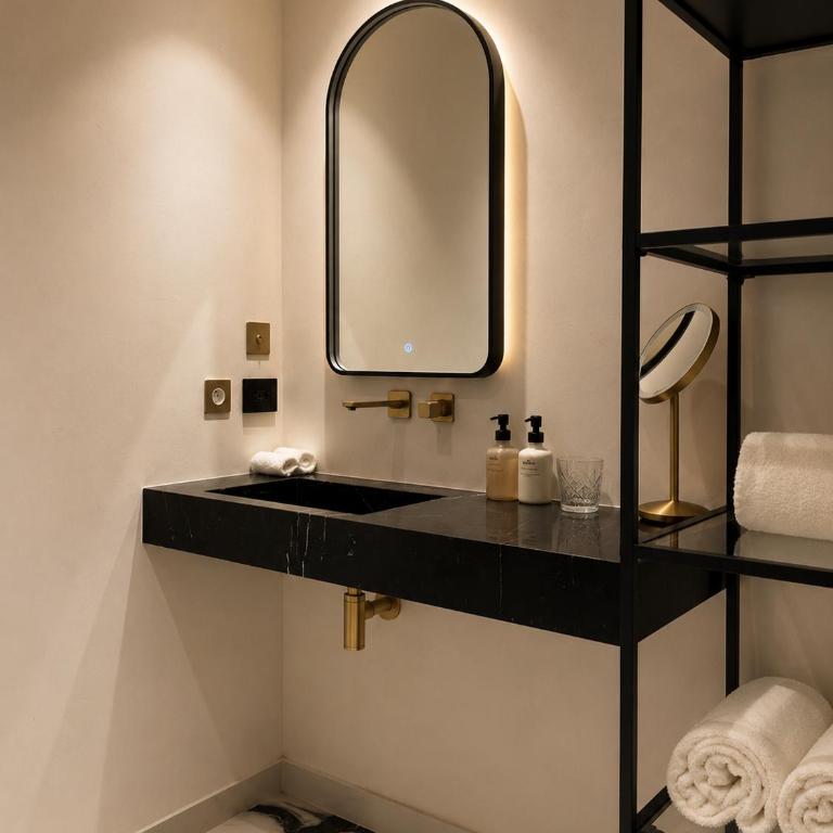 Doubletree By Hilton Nice Centre Iconic - Iconic Deluxe King Junior Suite - 4
