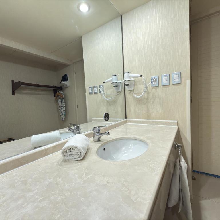 Novotel Puerto Montt - Habitación Superior con 2 camas dobles - 10