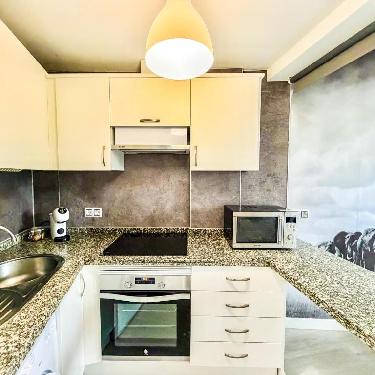 Adeje Living - Stylish 2 Bedroom Apartment in Adeje Tenerife - Apartamento de 2 dormitorios - 25