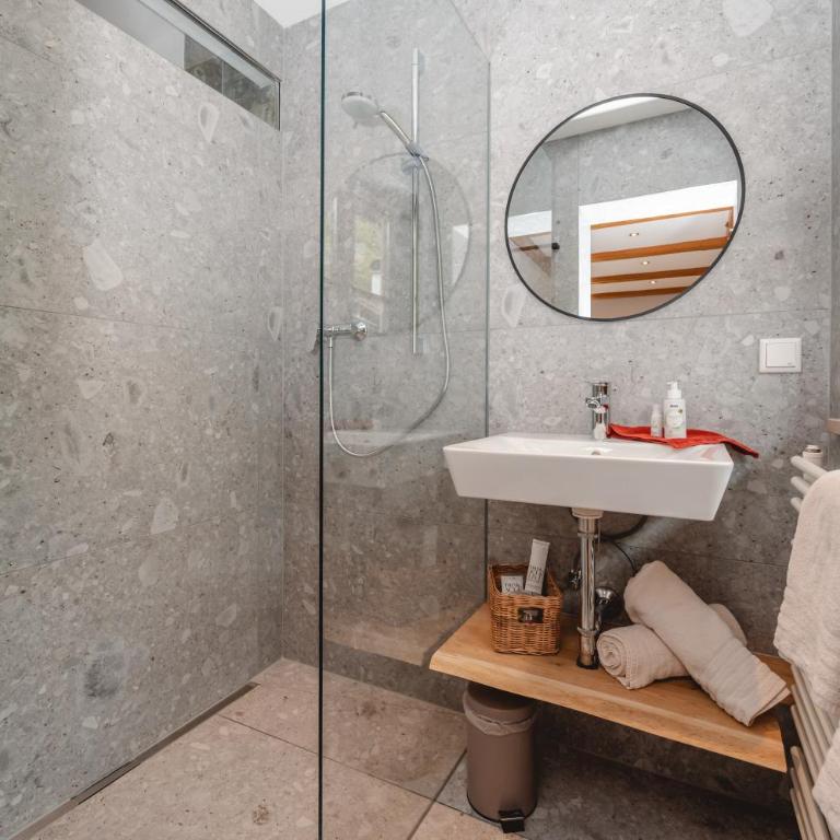 Haus Hirschpoint - Doppelzimmer mit Seeblick - 16