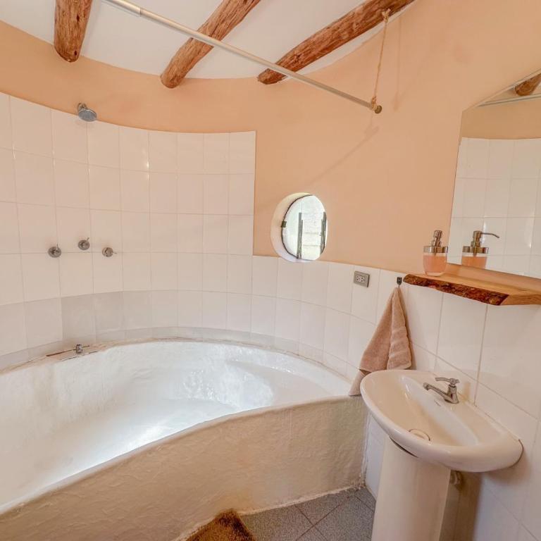 Spacious Studio in Prime Area with Views and Top Wifi - One-Bedroom Apartment - 7