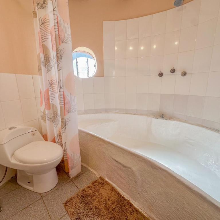 Spacious Studio in Prime Area with Views and Top Wifi - One-Bedroom Apartment - 8