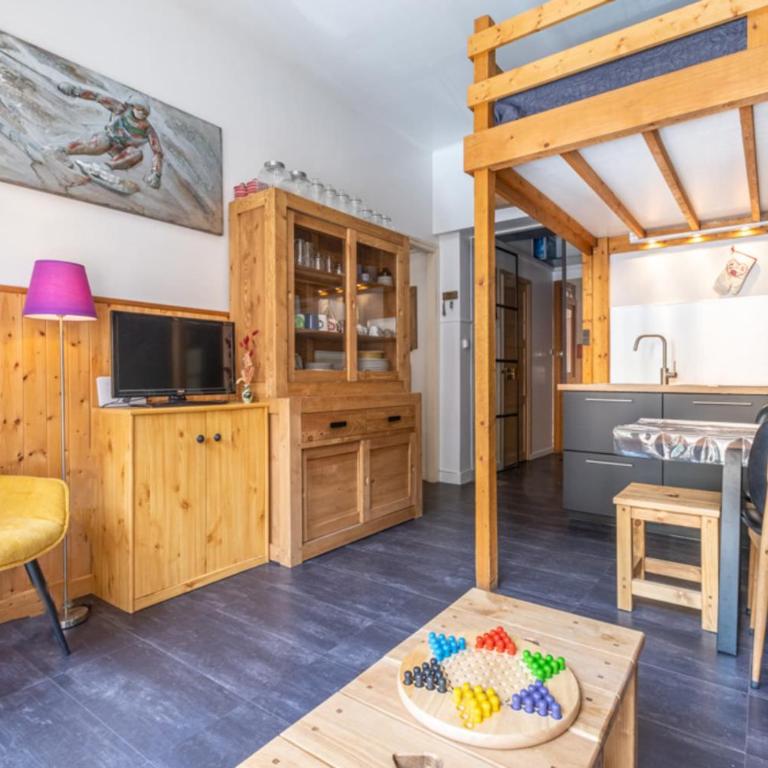 Warm Haven in Chamonix With balcony - Apartment - 3