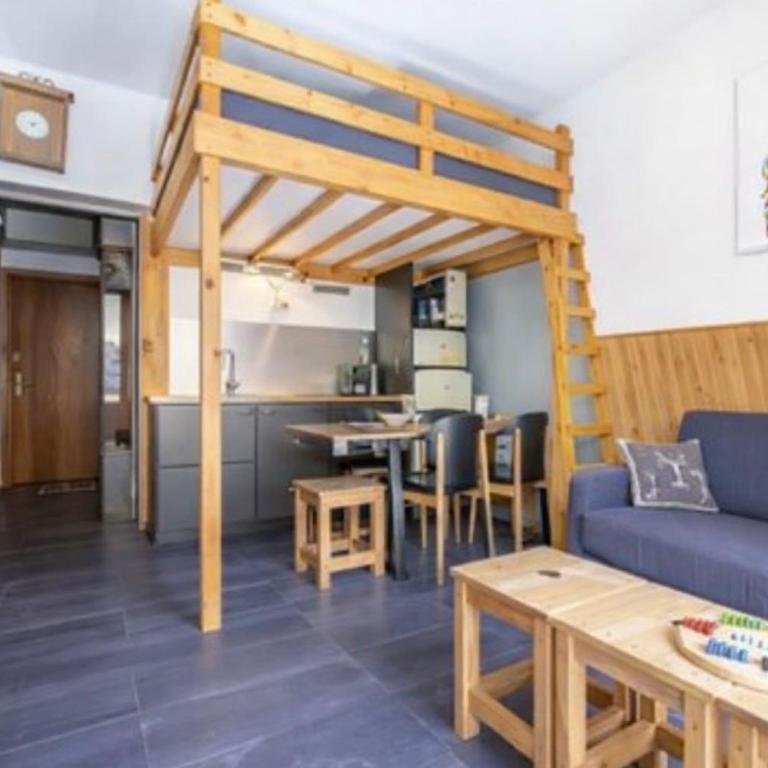 Warm Haven in Chamonix With balcony - Apartment - 2