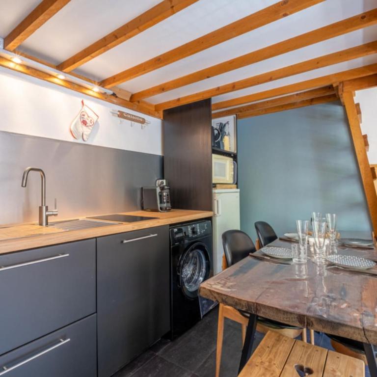 Warm Haven in Chamonix With balcony - Apartment - 7