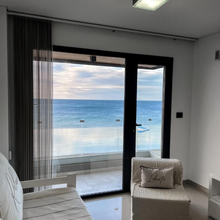 Caleta Design - Alojamientos - Apartamento Premium con 1 dormitorio y vistas al mar - 2