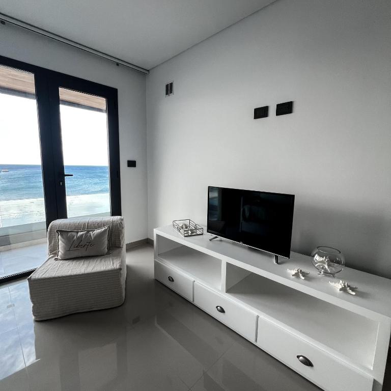 Caleta Design - Alojamientos - Apartamento Premium con 1 dormitorio y vistas al mar - 3