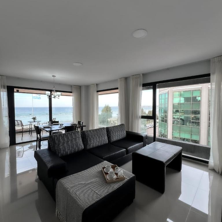 Caleta Design - Alojamientos - Apartamento de 2 dormitorios con terraza y vistas al mar - 2