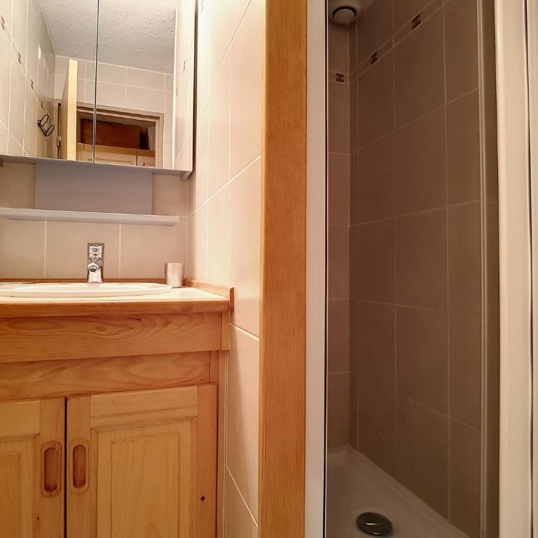 Résidence Boedette A - Appartement confortable · Départ et retour skis aux pieds · Balcon MAE-1004 - Appartement - 15