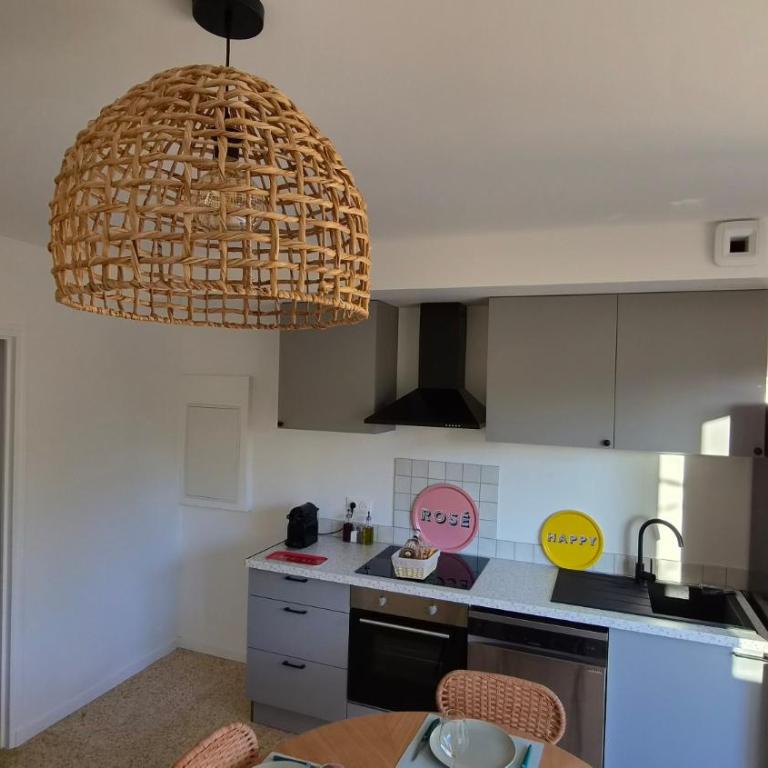 T2 Hyères neuf 4p, clim, 250m plage, parking privé devant le logement - Apartment mit 1 Schlafzimmer - 5
